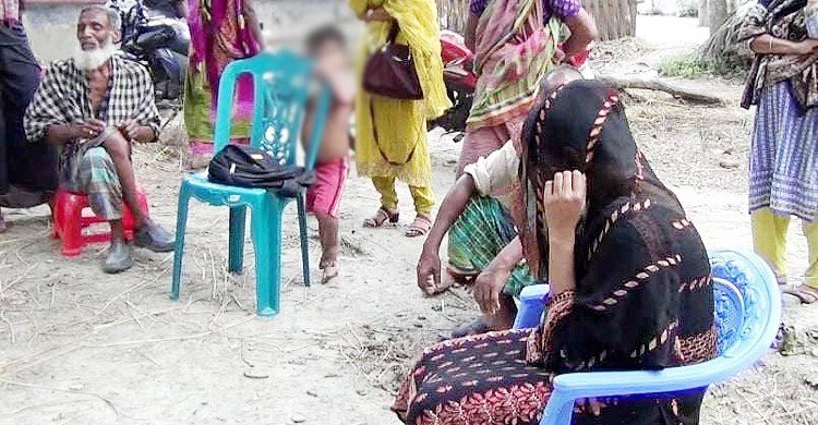 পরোকীয়ায় ধরা খেয়ে প্রেমিক পলাতক, বাড়িতে আরেক তরুণীর অনশন