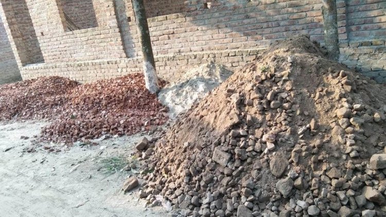 নিম্নমানের সামগ্রী দিয়ে চলছে কোটি টাকার সড়ক নির্মাণ