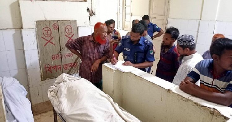 সাতক্ষীরায় ধানবোঝাই ট্রাক উল্টে নিহত ২, আহত ১৭