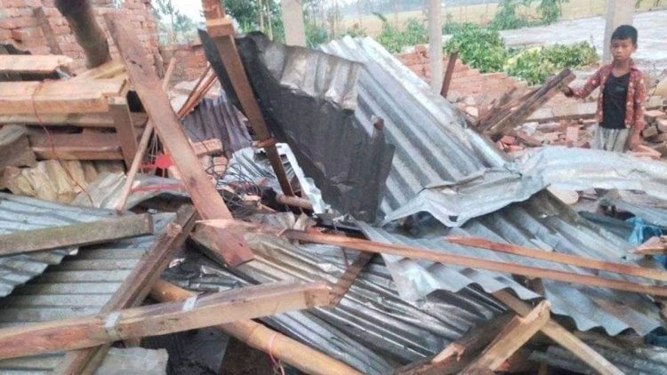 রংপুরে কালবৈশাখীর তাণ্ডব, শত শত বাড়িঘর লন্ডভন্ড