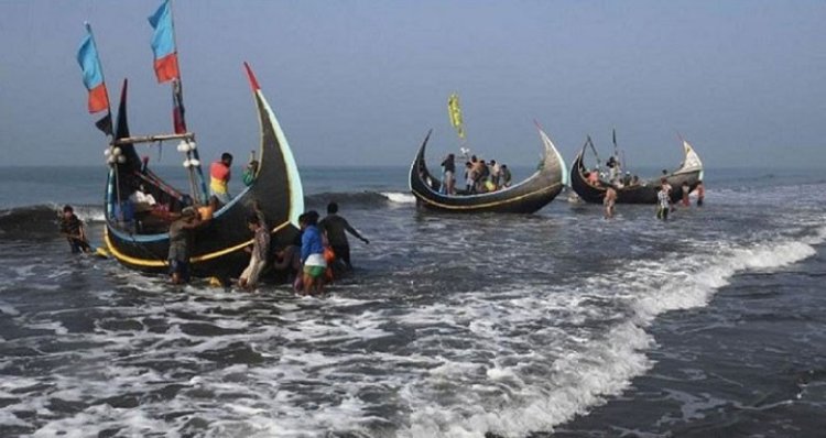 আজ মধ্যরাত থেকে সাগরে মাছ ধরায় নিষেধাজ্ঞা