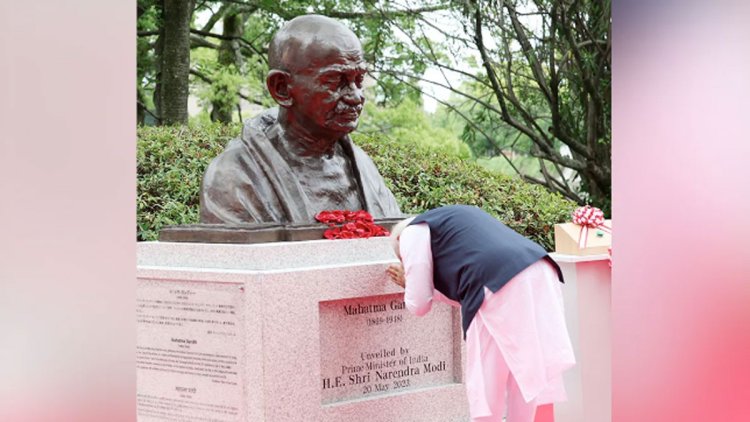 হিরোশিমায় মহাত্মা গান্ধীর আবক্ষ মূর্তি উন্মোচন করলেন মোদি