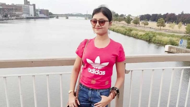 বাইক থেকে পড়ে লরির নিচে পিষ্ট অভিনেত্রী