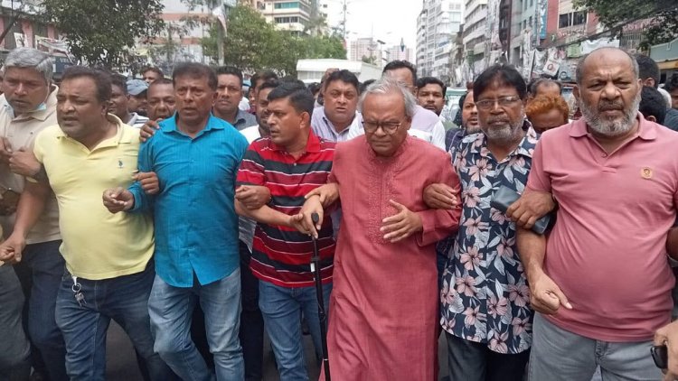 মজনুর মুক্তির দাবিতে নয়াপল্টনে বিএনপির বিক্ষোভ