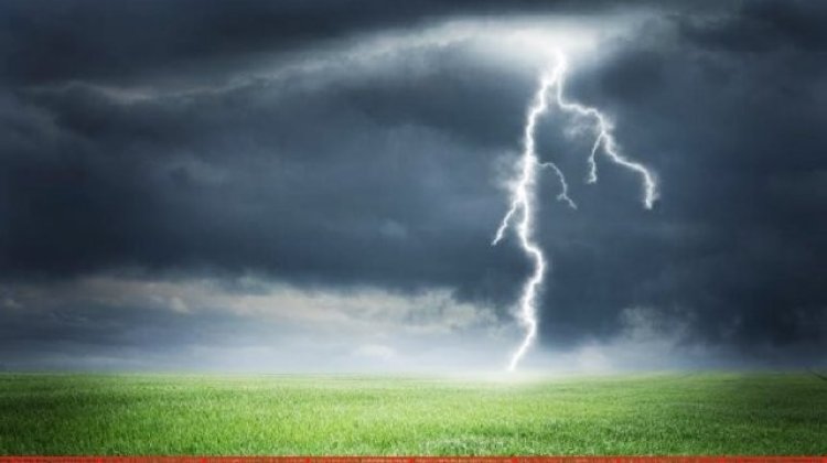 ধানবোঝাই নৌকায় বজ্রাঘাত, প্রাণ গেলো মাঝির