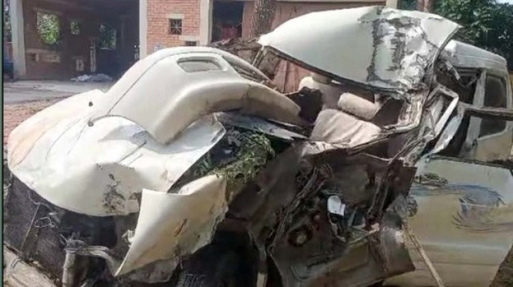 দাঁড়িয়ে থাকা ট্রাকে মাইক্রোবাসের ধাক্কা, যাত্রী নিহত
