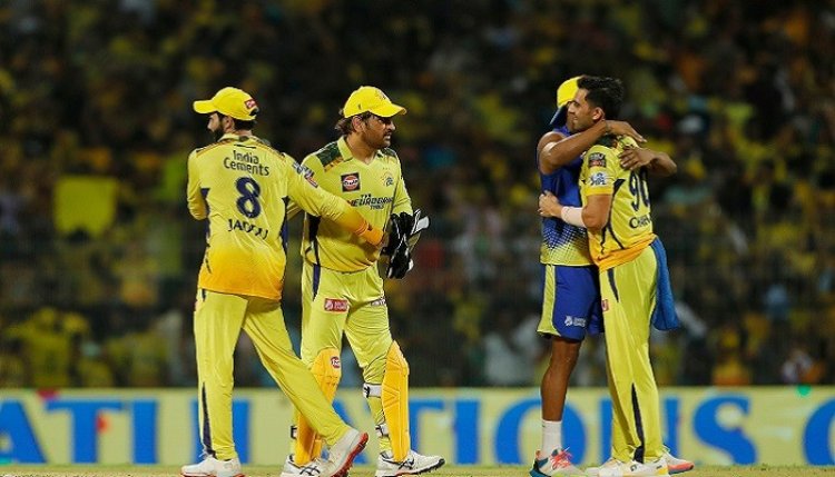 গুজরাটকে হারিয়ে ফাইনালে চেন্নাই