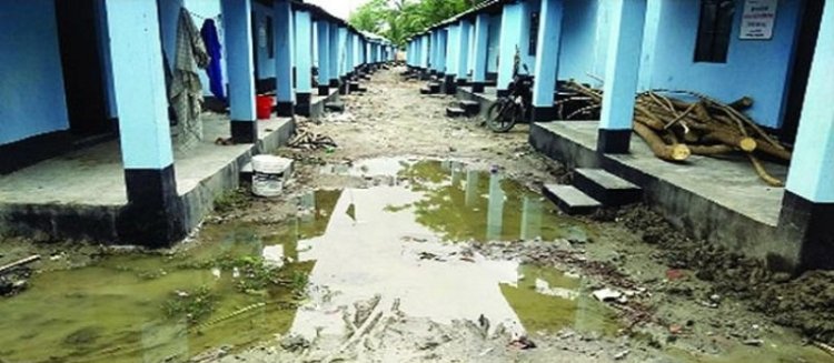 উপহারের ঘরে ভোগান্তি: দু’মাসেও মেলেনি পানি-বিদ্যুৎ, খুলে পড়ছে দরজা-জানালা
