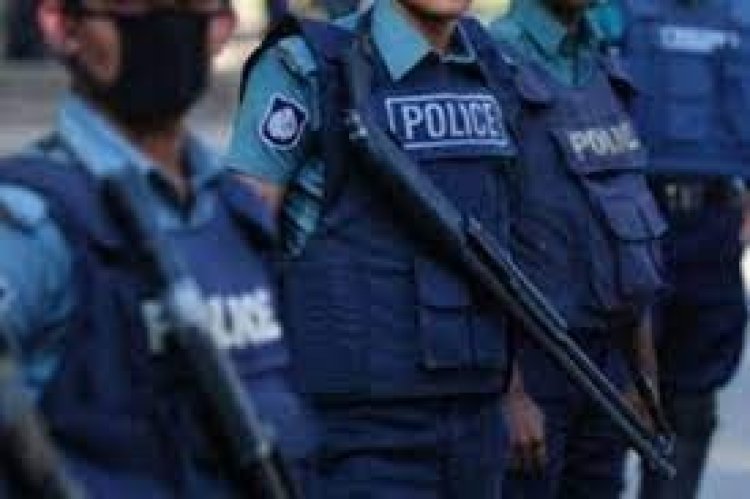 পিস্তল দিয়ে নিজের বুকে গুলি চালালেন পুলিশ কনস্টেবল