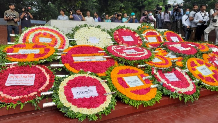 জাতীয় কবির সমাধিতে ফুলেল শ্রদ্ধা
