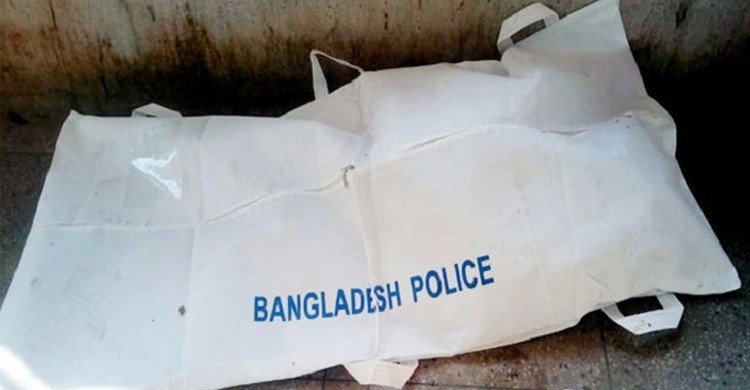 মসজিদের দেওয়াল ভেঙে প্রাণ গেলো শ্রমিকের