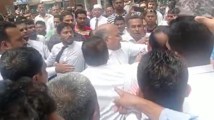 কল্যাণ তহবিলের টাকা আত্মসাৎ, আইনজীবীদের দুই গ্রুপের হাতাহাতি