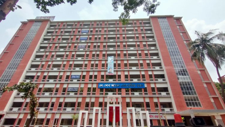 ঢাকা কলেজ: ৪ বছরেও স্থাপন হয়নি লিফট, ব্যাহত শিক্ষা কার্যক্রম