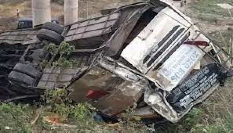জম্মুতে ৭৫ আরোহী নিয়ে বাস খাদে, নিহত ১০