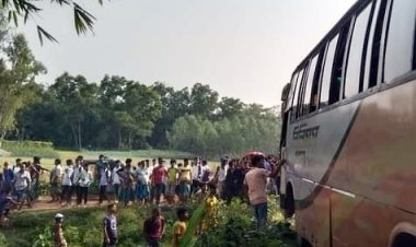 টাঙ্গাইলে বাসের ধাক্কায় স্বামী স্ত্রীসহ চারজন নিহত