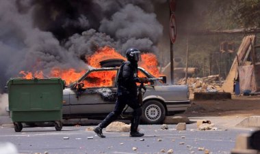 সেনেগালে বিরোধী নেতার জেল, বিক্ষোভে নিহত ৯