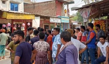 বিদ্যুৎতের লোডশেডিংয়ে অতিষ্ঠ জন জীবন,  কুষ্টিয়ায় বিদ্যুৎ অফিস ঘেরাও