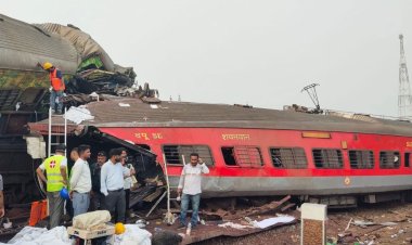 ভারতে ভয়াবহ রেল দুর্ঘটনায় নিহত বেড়ে ২৩৩