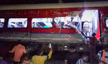 ভারতে ভয়াবহ ট্রেন দুর্ঘটনা : বাংলাদেশিদের জন্য হটলাইন নম্বর চালু