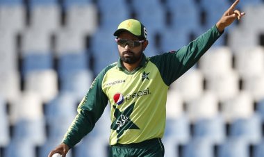 ‘দলে অধিনায়ক বাবরের প্রভাব প্রশংসাযোগ্য’