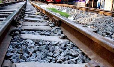 তেজগাঁও রেলগেটে ট্রেনে কাটা পড়ে যুবক নিহত