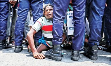 শাহবাগে প্রতিবন্ধীদের অবস্থান কর্মসূচিতে পুলিশের বাধা