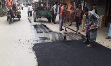 স্কুলছাত্রীর গায়ে রাস্তার গরম পিচ নিক্ষেপ, আটক ২