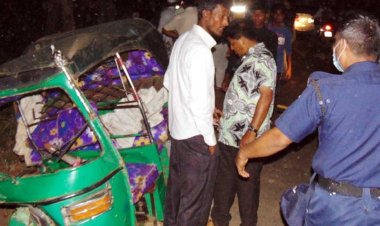 ট্রাক-অটোরিকশার মুখোমুখি সংঘর্ষে সড়কে প্রাণ গেল ৪ জনের