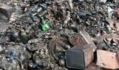 বাগেরহাটে আগুনে পুড়লো ১০ দোকান, ফায়ার সার্ভিসের ৩ কর্মী আহত