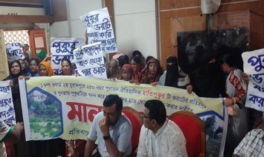 কুমিল্লায় ডিসি সম্মেলন কক্ষে আলোচনা সভায় হঠাৎ বিক্ষোভ