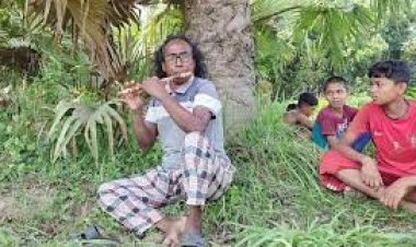 প্রেমে ছ্যাঁকা খেয়ে হাতে বাঁশি, ২০ বছর ধরে ছড়াচ্ছেন সুরের মূর্ছনা