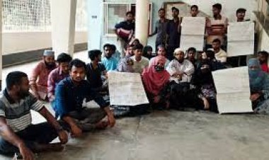 রাজশাহী বিশ্ববিদ্যালয়: পর্যাপ্ত ক্লাসের দাবিতে মাস্টার্স শিক্ষার্থীদের অবস্থান কর্মসূচি