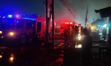 ৬ ঘণ্টা পর নিয়ন্ত্রণে সিদ্ধিরগঞ্জের পোশাক কারখানার আগুন