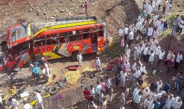 আফগানিস্তানে সড়ক দুর্ঘটনায় নারী-শিশুসহ নিহত অন্তত ২৪