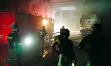 আগুনে পুড়লো সাতক্ষীরা পৌরভবনের কাগজপত্র, কর্মচারী আহত