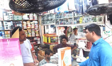দ্বিগুণ দামে চার্জার ফ্যান বিক্রি, দুই ব্যবসায়ীকে জরিমানা