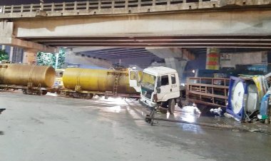 চট্টগ্রামে তেলবাহী ওয়াগনের সঙ্গে লরির সংঘর্ষ, নিহত ১