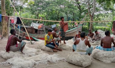 মাছ ধরায় নিষেধাজ্ঞা, ১৭ দিনেও চাল পাননি জেলেরা