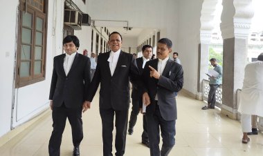 ৩০০ এমপির শপথ অবৈধ ঘোষণা চেয়ে আদালতে বিএনপিপন্থি আইনজীবীরা