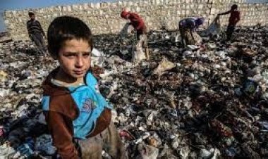 জীবিকার খোঁজে ময়লার ভাগাড়ে সিরিয়ার শিশুরা