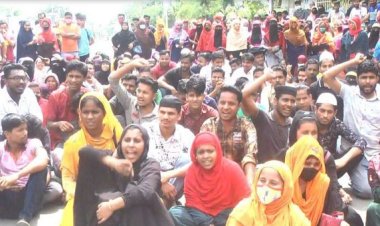বকেয়া বেতন-বোনাসের দাবিতে কারখানায় শ্রমিকদের বিক্ষোভ