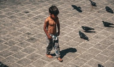 জুতো পরা নিষিদ্ধ, খালি পায়েই চলেন গ্রামের সবাই! এভাবেই চলছে ৩০০ বছর