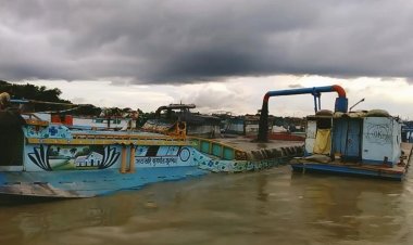 বালু খেকোদের তাণ্ডবে বাড়ছে নদী ভাঙন