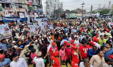 মাঠে অনুমতি দেয়নি প্রশাসন, চট্টগ্রামে ব্যস্ততম সড়কে বিএনপির তারুণ্যের সমাবেশ