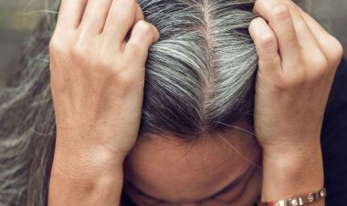 যে ৫ ভিটামিনের অভাবে অকালে চুল পেকে যায়