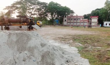 বিদ্যালয় মাঠে পোড়ানো হচ্ছে বিটুমিন, ঝুঁকিতে শিক্ষার্থীরা