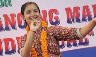 টানা ১২৭ ঘণ্টা নেচে বিশ্ব রেকর্ড গড়লো ১৬ বছরের কিশোরী