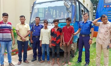 ভালুকায় চলন্ত বাসে পোশাকশ্রমিককে ধর্ষণচেষ্টা, আটক ৩