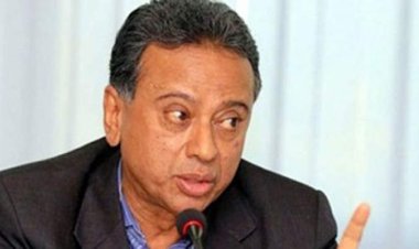 আমীর খসরুকে পরিকল্পনামন্ত্রী: গ্যালারিতে বসে খেলতে পারবেন না, মাঠে নামুন