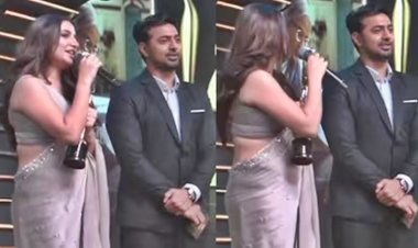 প্রাক্তন প্রেমিকা শুভশ্রীর হাতে পুরস্কার তুলে দিলেন দেব